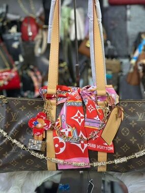 Louis Vuitton Brown Monogram Barrel Bag with Pink Scarf Detail (Master Clone)